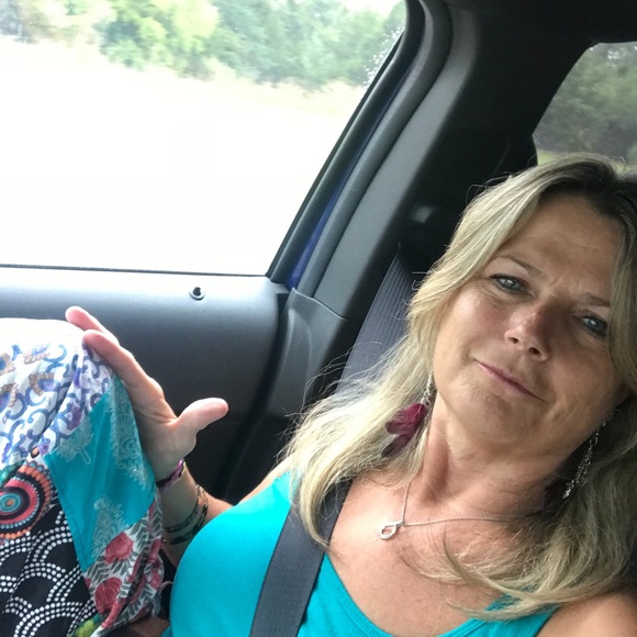 Meet your Posher, Sherry - Picture 2 of 8